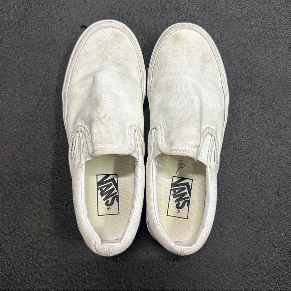 Size 8 women's / 6.5 men's VANS Classic Slip-On White